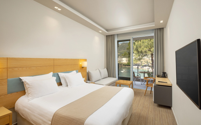 Akrotiri Beach Resort & Spa - Adult Friendly