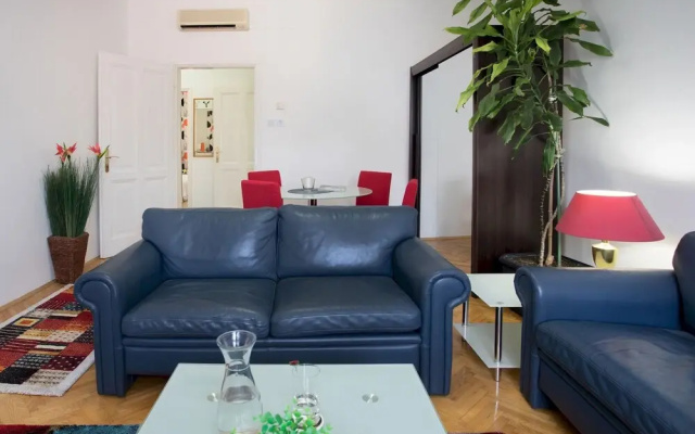 Spacious 2bdr Apartment on Tkalciceva Street