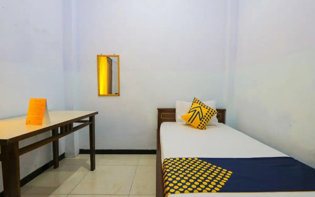 Spot On 91523 Kenari Guesthouse