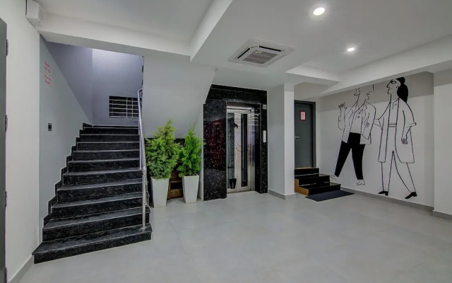 OYO Townhouse 040 Global Village Tech Park