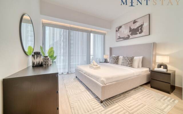 Exclusive 2BR Apt With Superb Balcony Marina Views