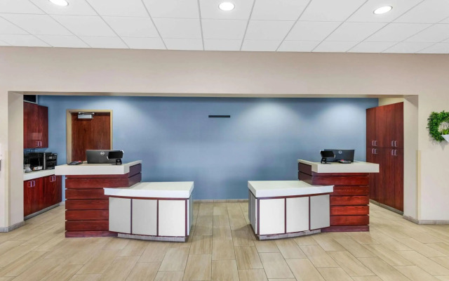 Quality Inn & Suites Columbus