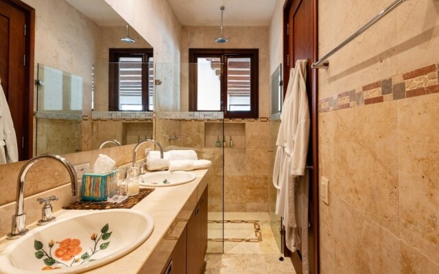 Amazing 6BR 2Pools - Sundeck & BBQ