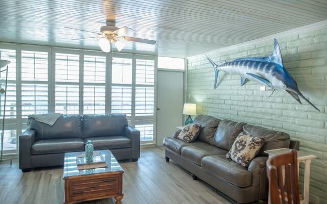 Pearl Marlin 205 by RedAwning