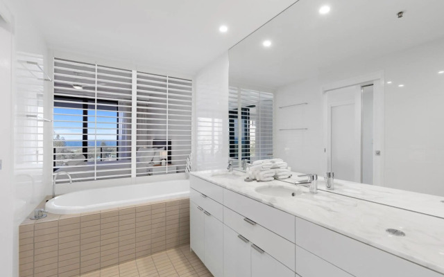 Ultra Broadbeach