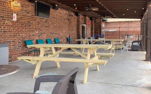 Best Price Motel and Suites