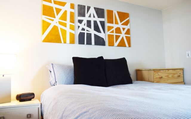 Modern High Rise 1 Bedroom in Downtown Toronto