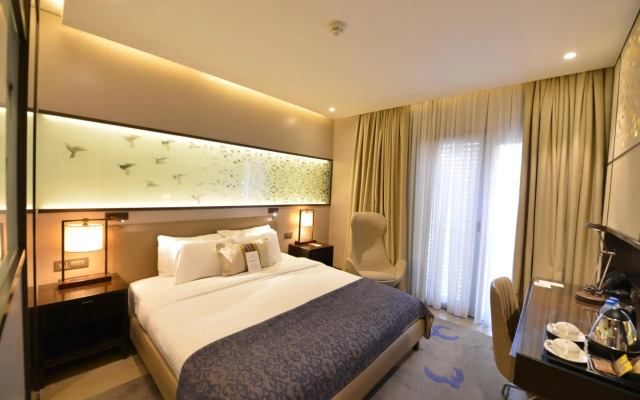 Waxwing Hotel