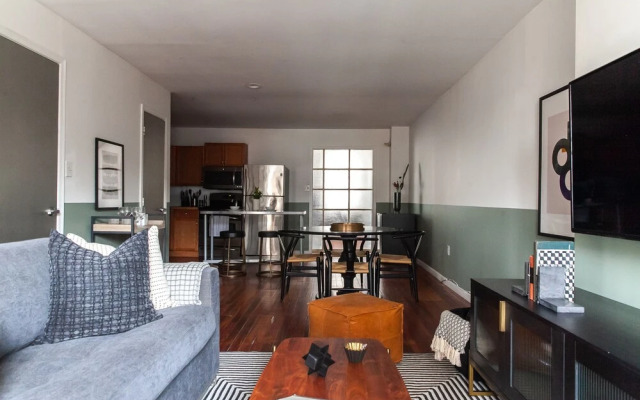 Domio Rittenhouse Square Charming 3BR Duplex + Deck