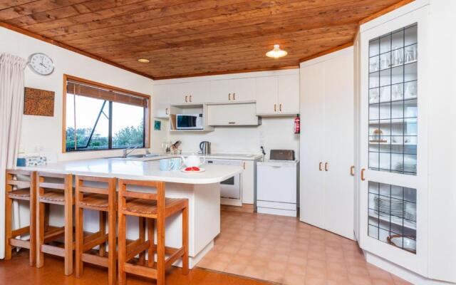 Talinga Ocean Views - Mangawhai Holiday Home