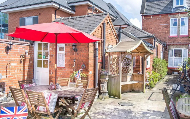 Creston Villa Guest House