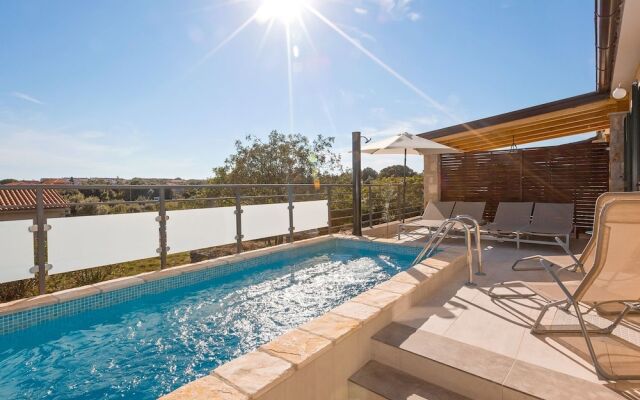 Modern Seaside Home With Swimming Pool in Vodnjan