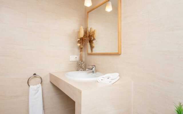 Apartment - 3 Bedrooms with Pool and WiFi - 107926