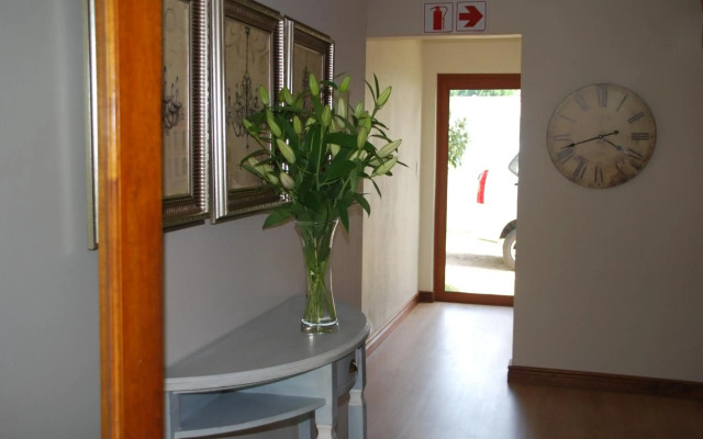Sunninghill Guest Lodge