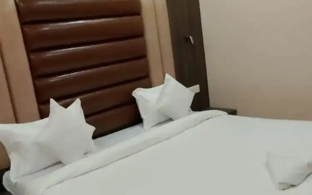 Goroomgo Akay guest house Varanasi