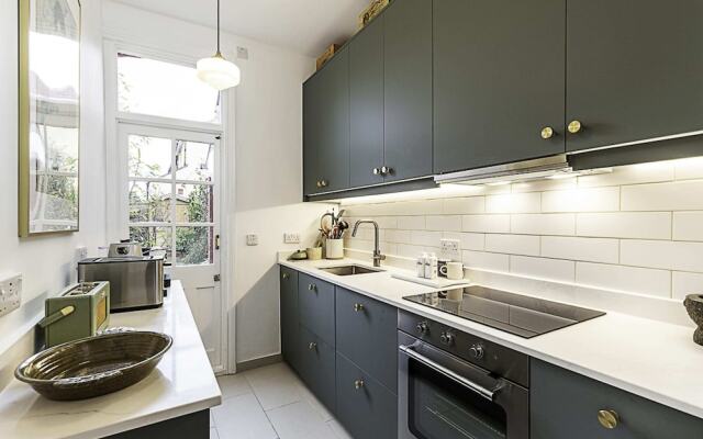 Beautiful Three Bed Abode Near Dollis Hill