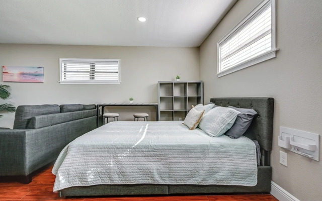 2 Mi to Florida State Fairgrounds: Cozy Studio