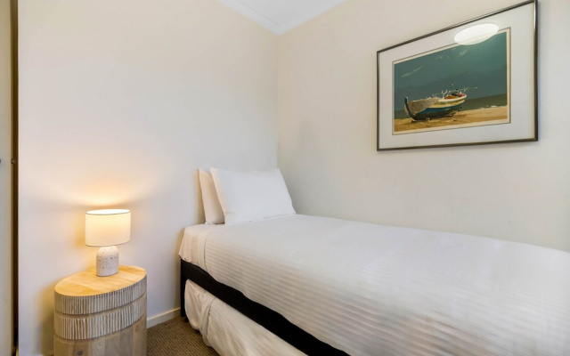 Oceanfront 3-bed Retreat With Pool-steps to Beach – Guest Rooms – Caloundra