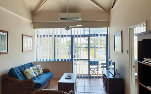 Granita's - 2 bedroom converted South Fremantle warehouse apartment