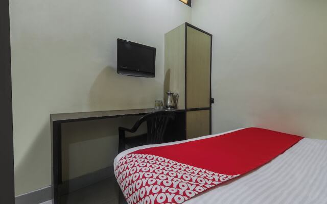 OYO 18369 Hotel Golden Peak
