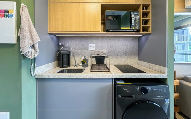 Studio novíssimo, completo e muito bem localizado