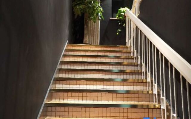 Yoyo Hotel