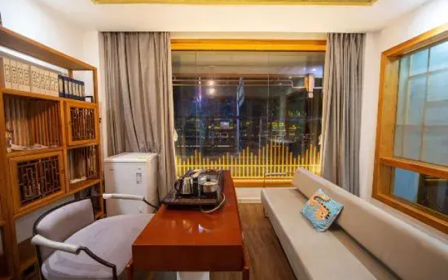 Phoenix Menghua River View Homestay (Phoenix Ancient City Branch)