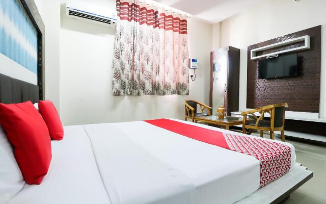OYO 60255 Hotel Mayur