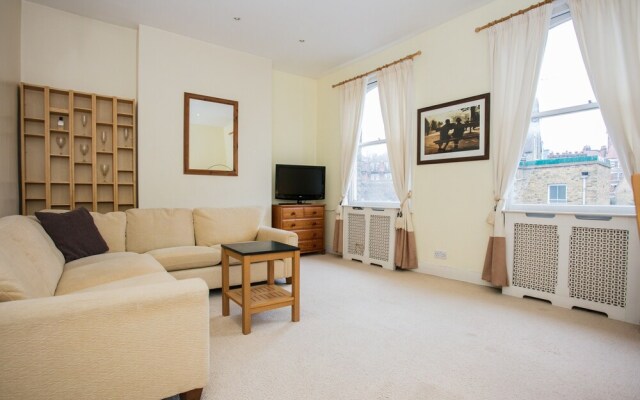 2 Bedroom Apartment In Chelsea