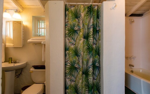 Folly & Guest House 6 Bedroom Home