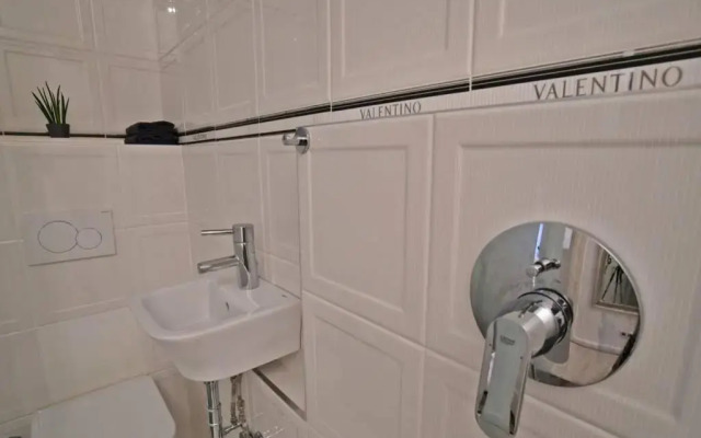 LuxuryFlat near centre on118 sqm, 3BR,2BTH,8bed,AC