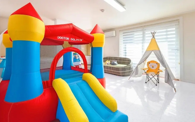 Gyeongju Jullietapoolvilla&kidspension