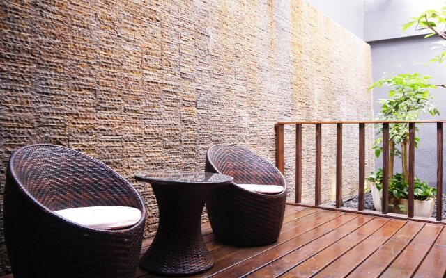 Moonshy Boutique Motel