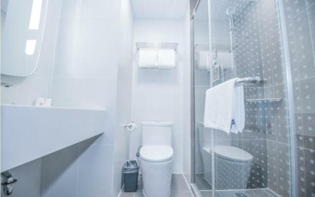 ibis Luoyang Baolong Square Hotel
