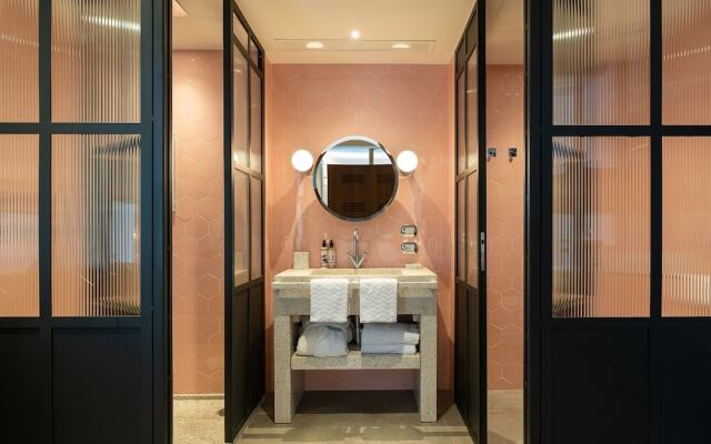 Sixty Hotel