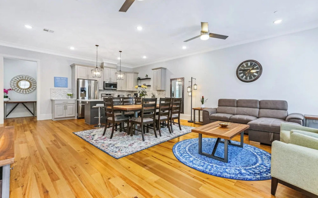 Spacious 4BR Condo with Pool