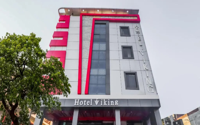 Hotel The V I King by OYO Rooms
