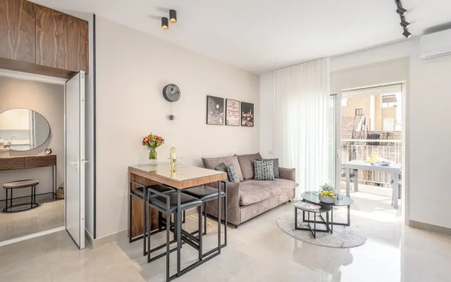 Lovely One BDR with Balcony