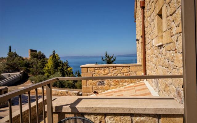 Diapori Suites Hotel