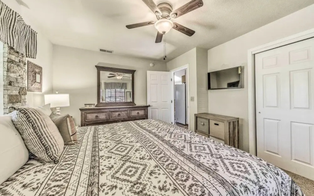 Cozy & Modern Ruidoso Cabin w/ Stellar Views!