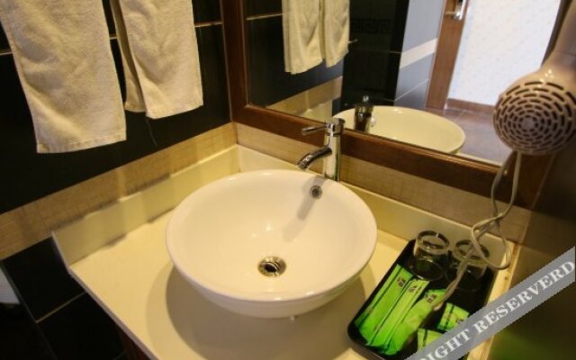 Yipeng Hotel