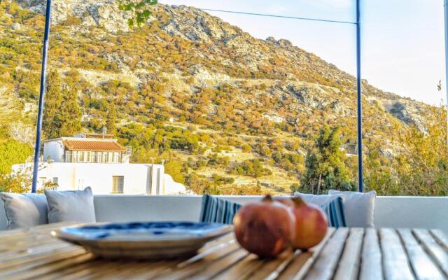 The Pomegranate House, 5 mins to Batsi Bay