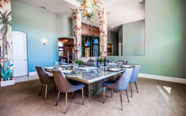 The Mermaid by AvantStay | Prvt Estate w/Swim-Up Bar, Volleyball Crt | Sleeps 14