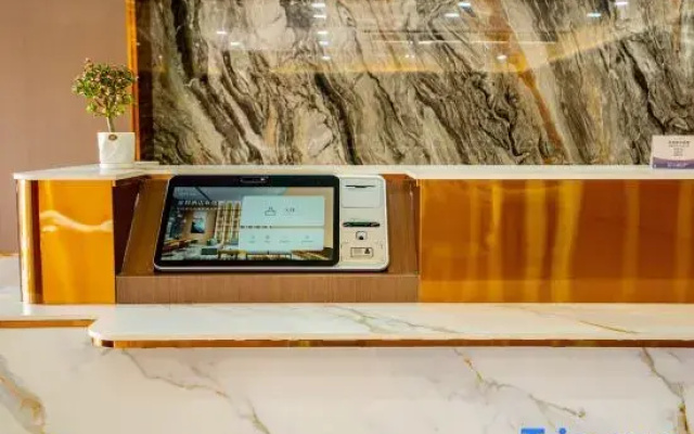 Starway Hotel (Qinhuangdao Railway Station Qinhuang East Avenue)