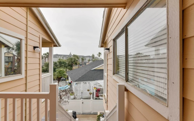 Balcony & Community Pool Deck: Condo in Galveston