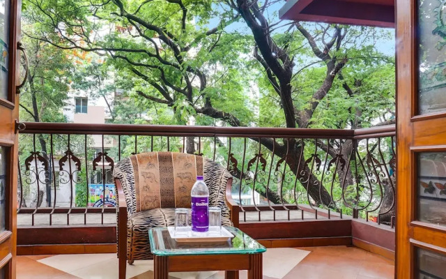 Premium Stays Near Fergusson College