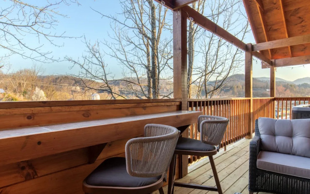Parkway Paradise w Private Hot Tub