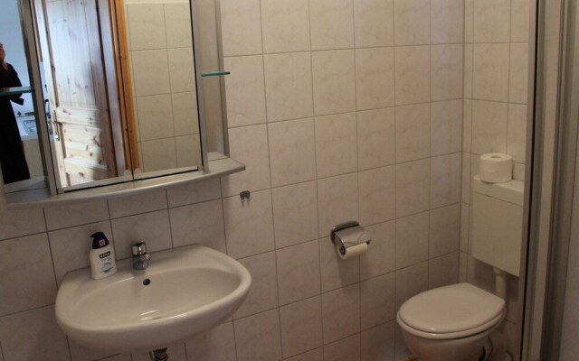 Schoenes Ferienhaus in Dargun mit Pool