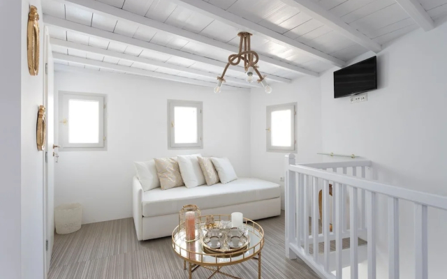 aniko suites Chora