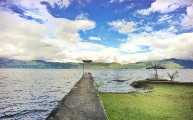 Pandu Lakeside Hotel Tuktuk